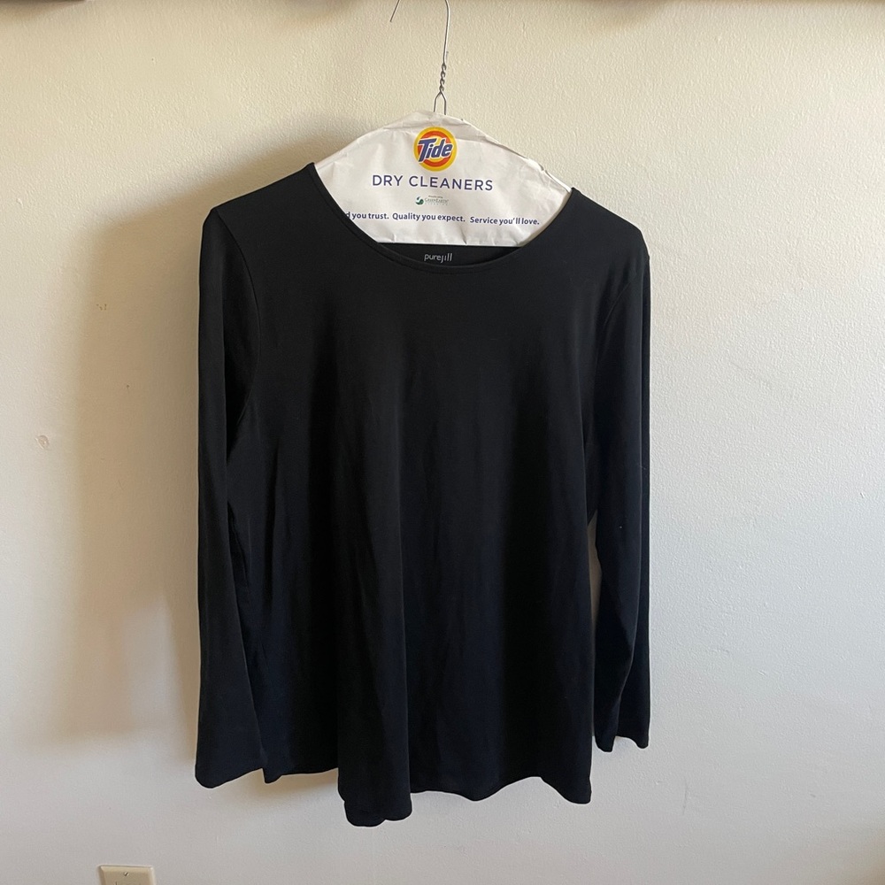 Black long sleeve tee